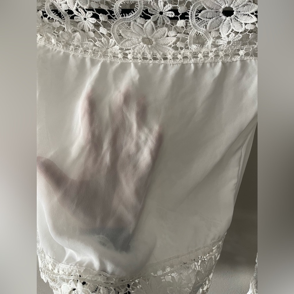 Sheer lace medium blouse - Picture 2 of 7
